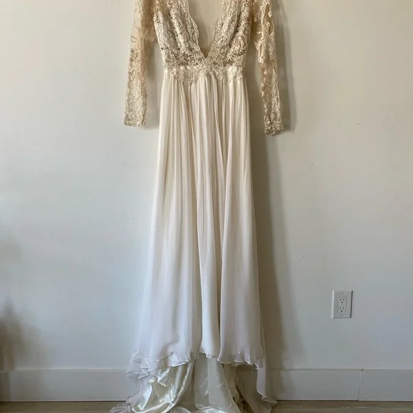 Anne Barge Leyland Wedding Gown - Picture 10 of 16